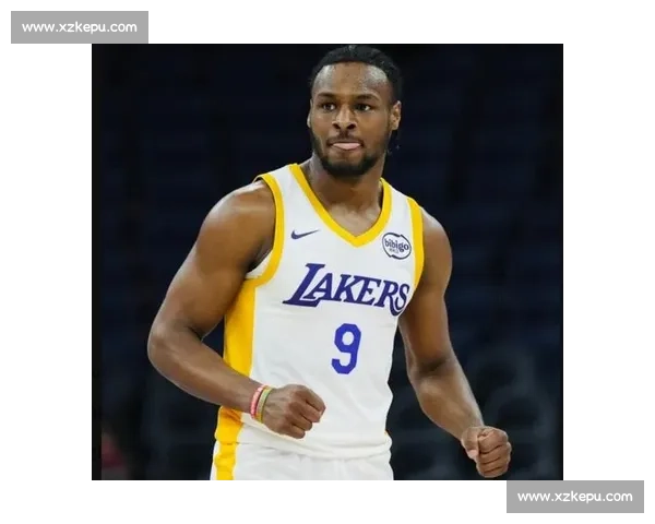 布朗尼杨瀚森梦幻联动！金牌训练师揭秘体能特训密码，夏联冲刺在即